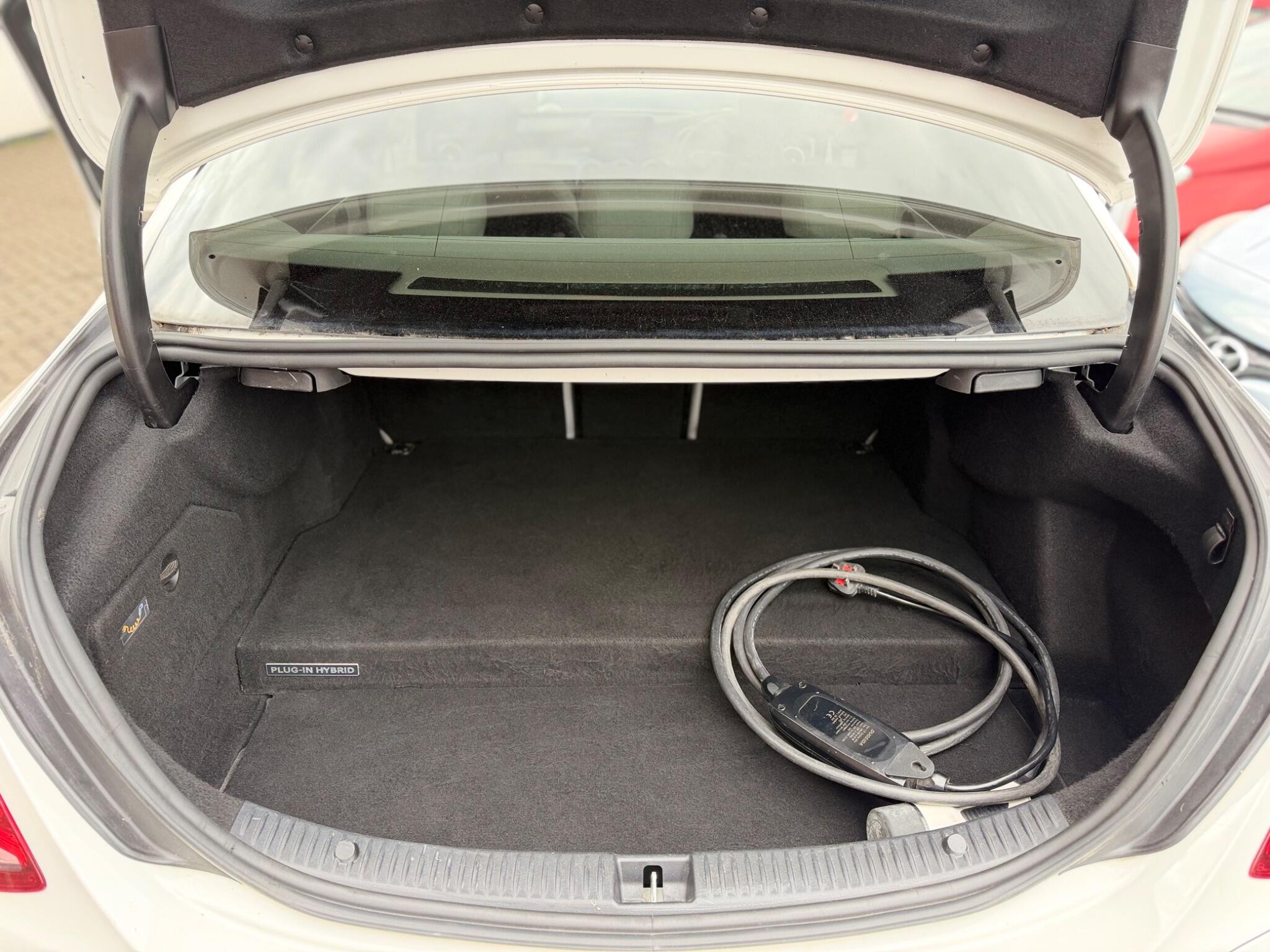 Mercedes-Benz C-Class view 31