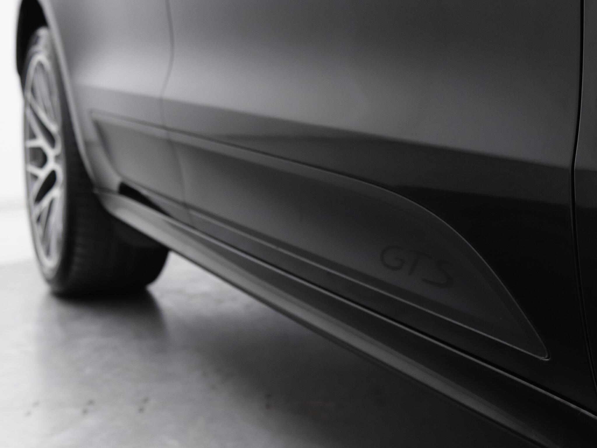 Porsche Macan view 25