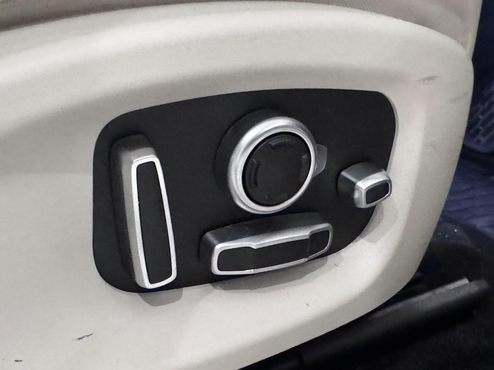 Jaguar I-Pace view 21