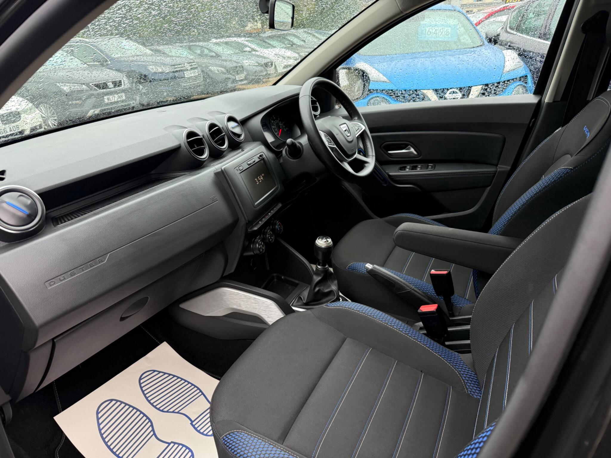 Dacia Duster view 12