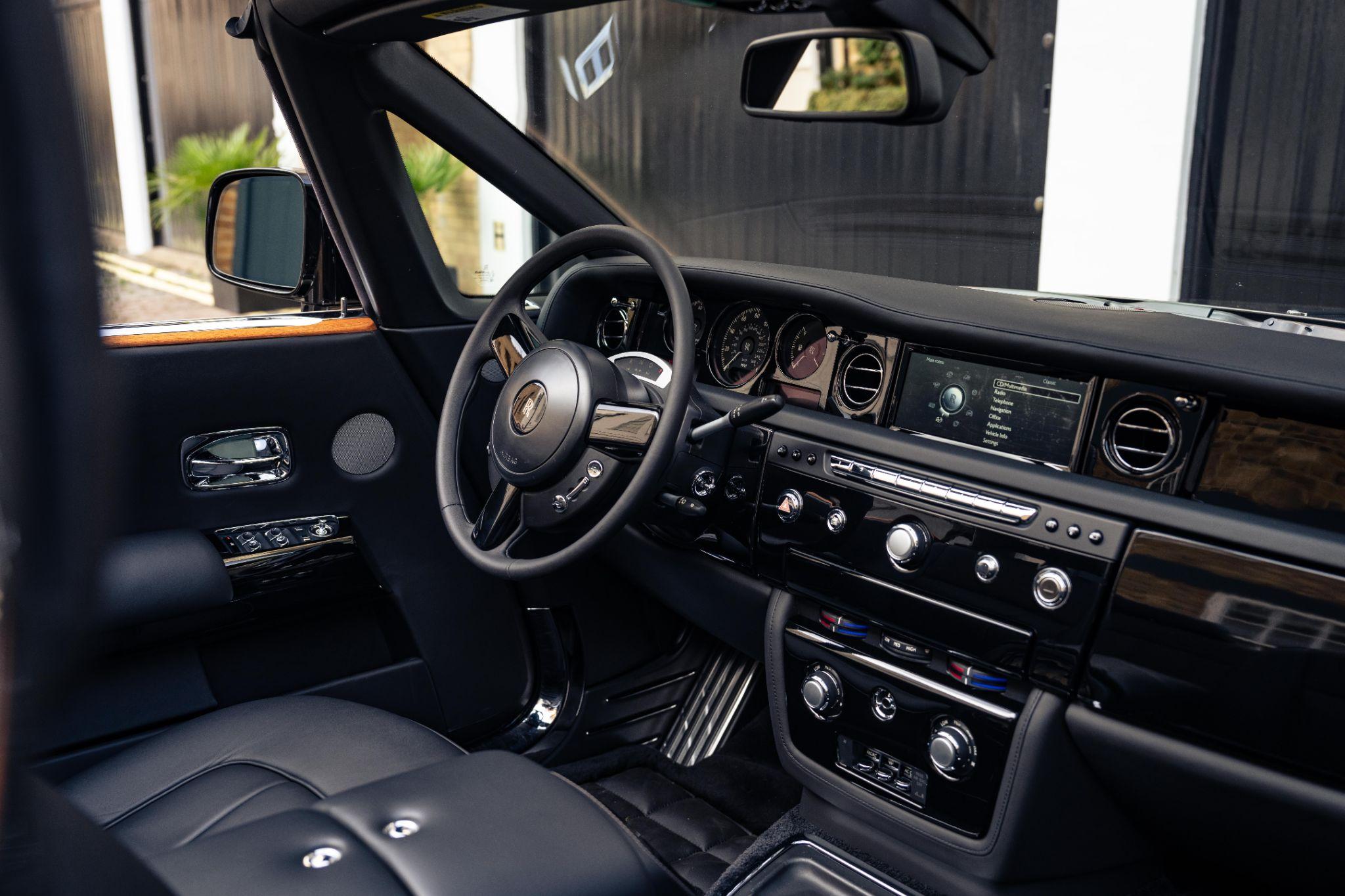 Rolls-Royce Phantom view 26
