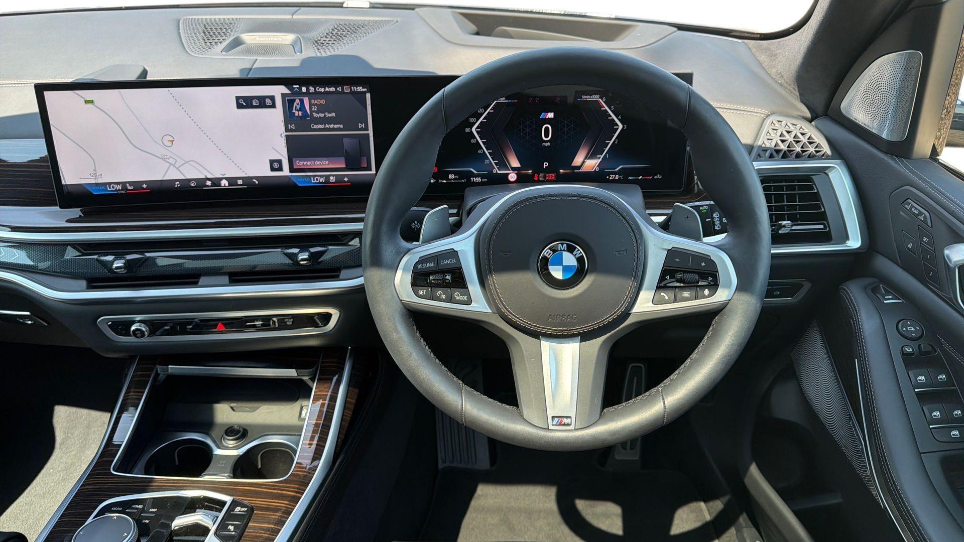 BMW X7 view 5