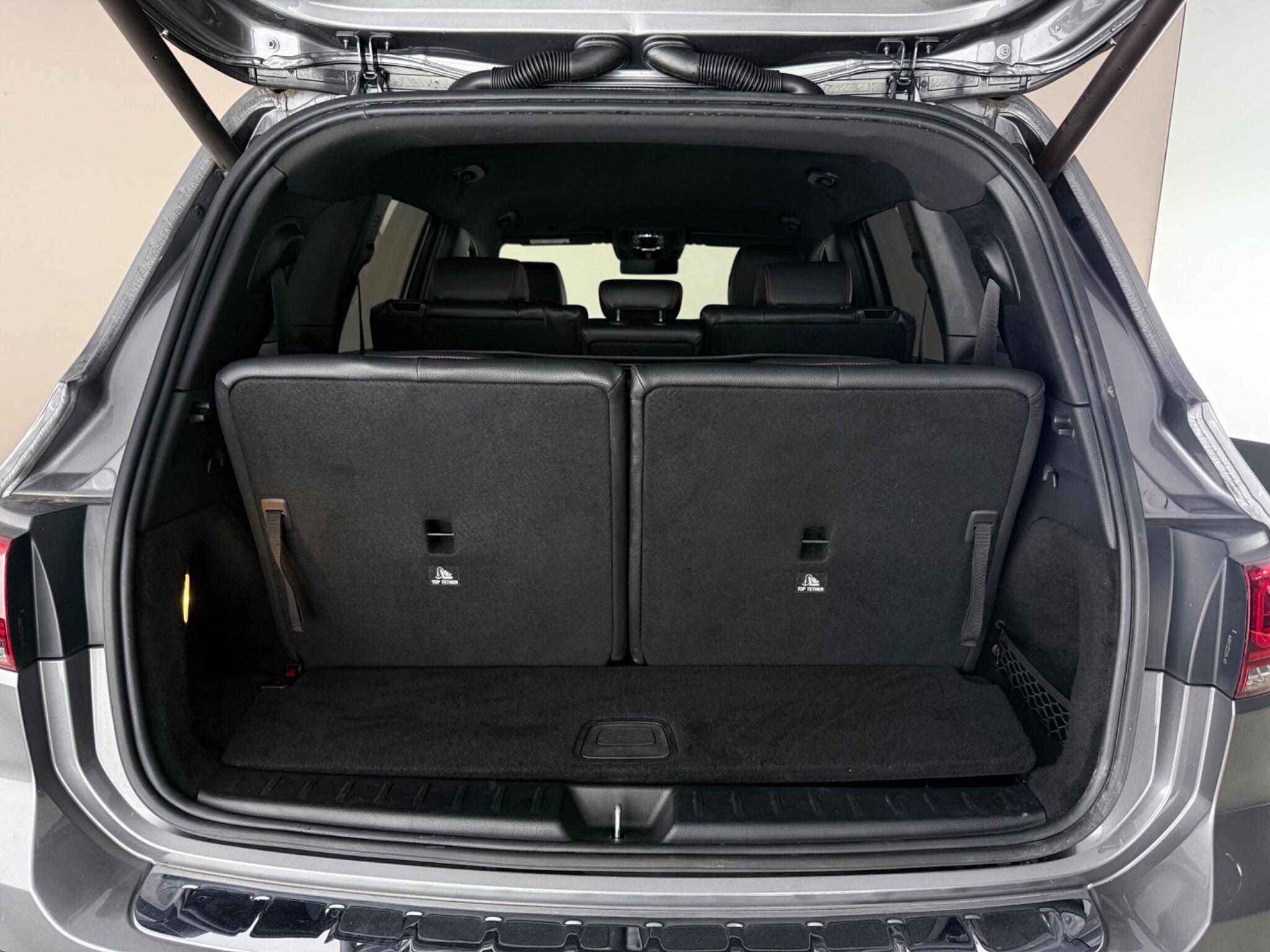 Mercedes-Benz GLB view 11