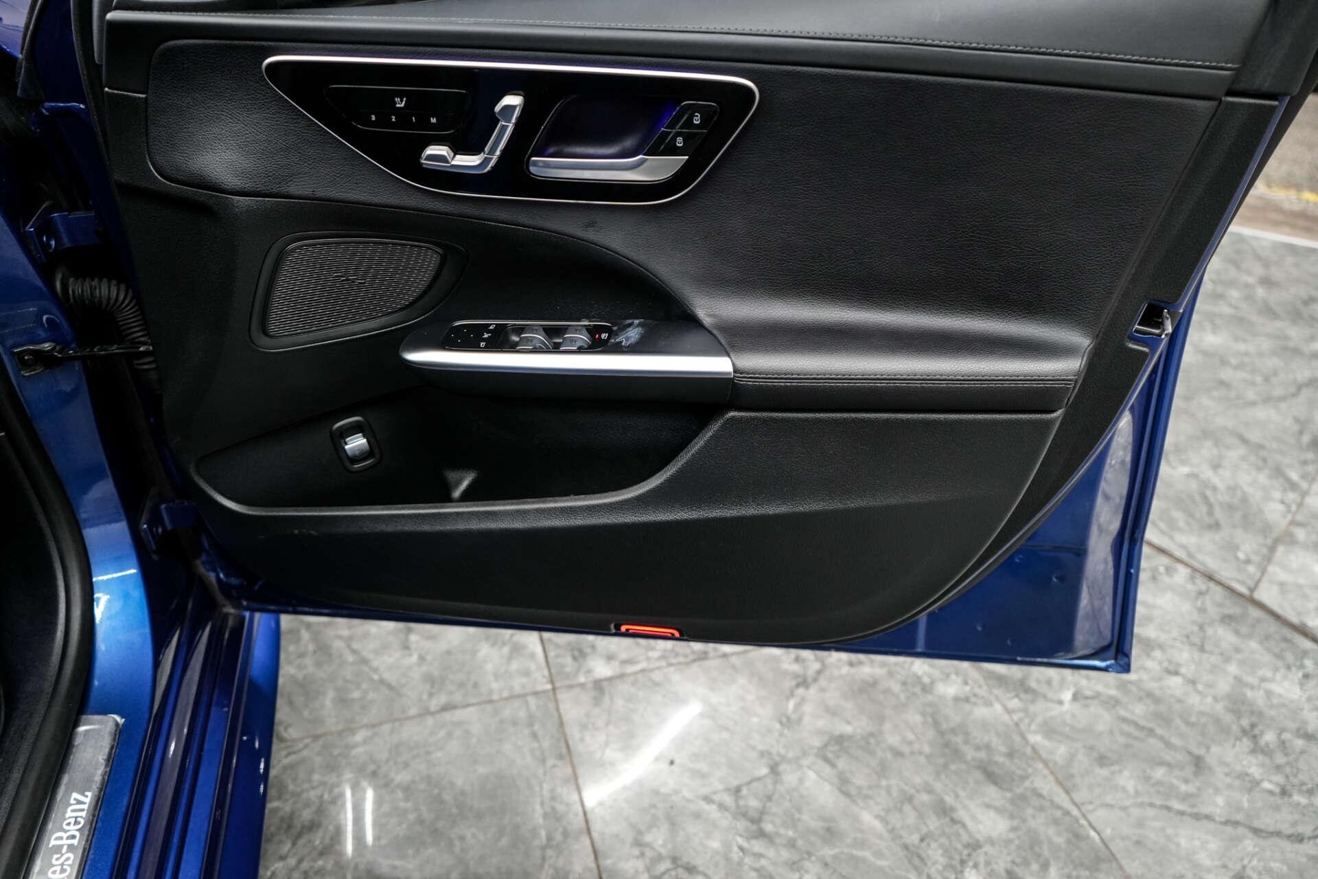 Mercedes-Benz C-Class view 18