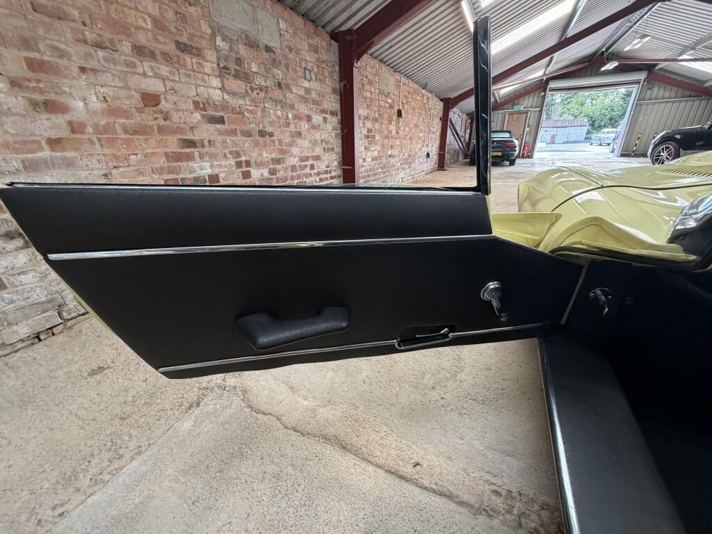 Jaguar E-Type view 23