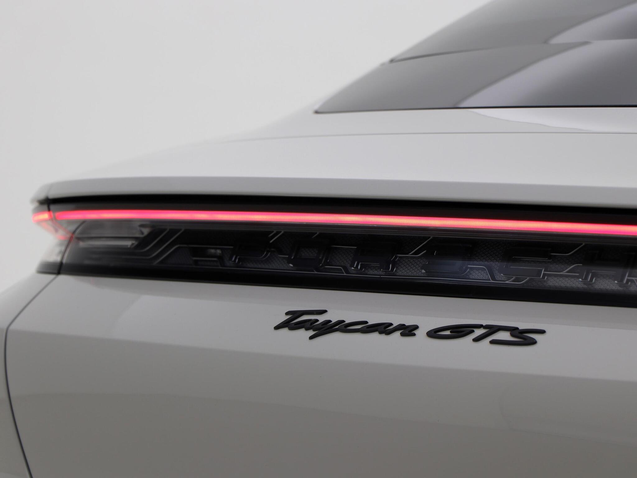 Porsche Taycan view 22