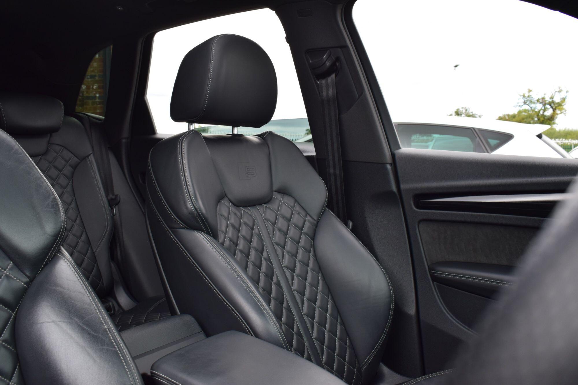 Audi Q5 view 5