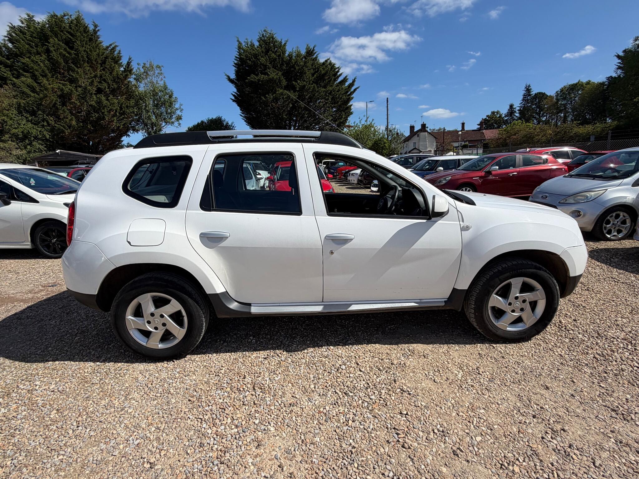 Dacia Duster view 10
