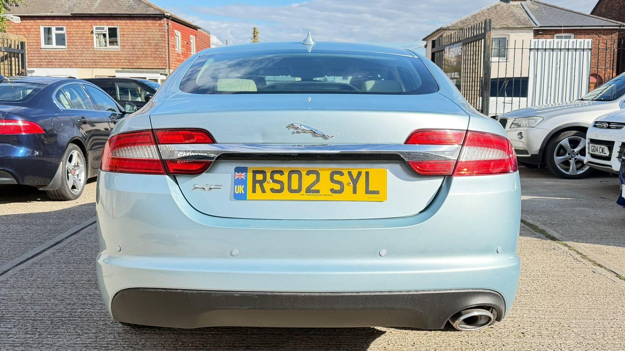 Jaguar XF view 4