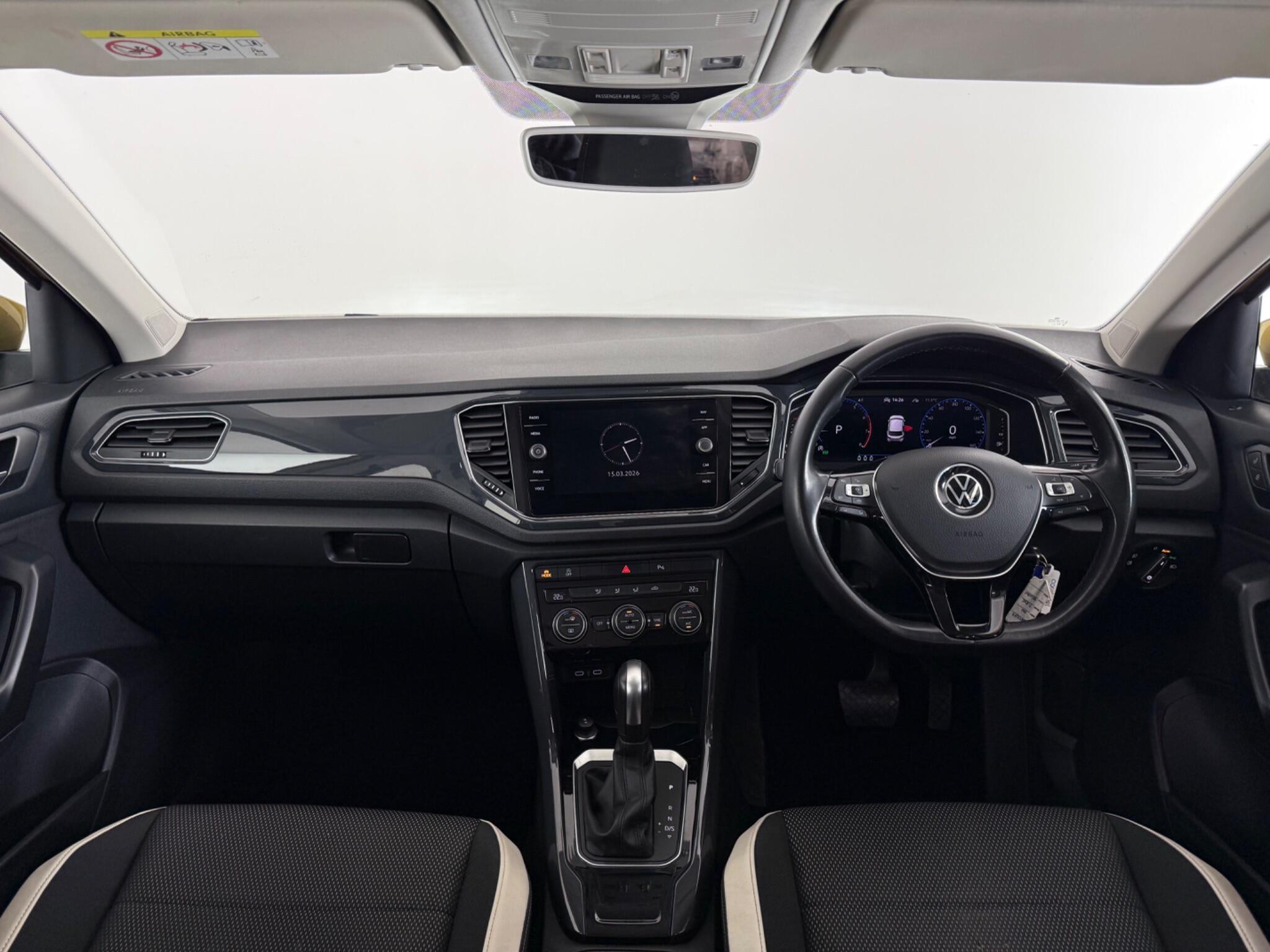 Volkswagen T-Roc view 17