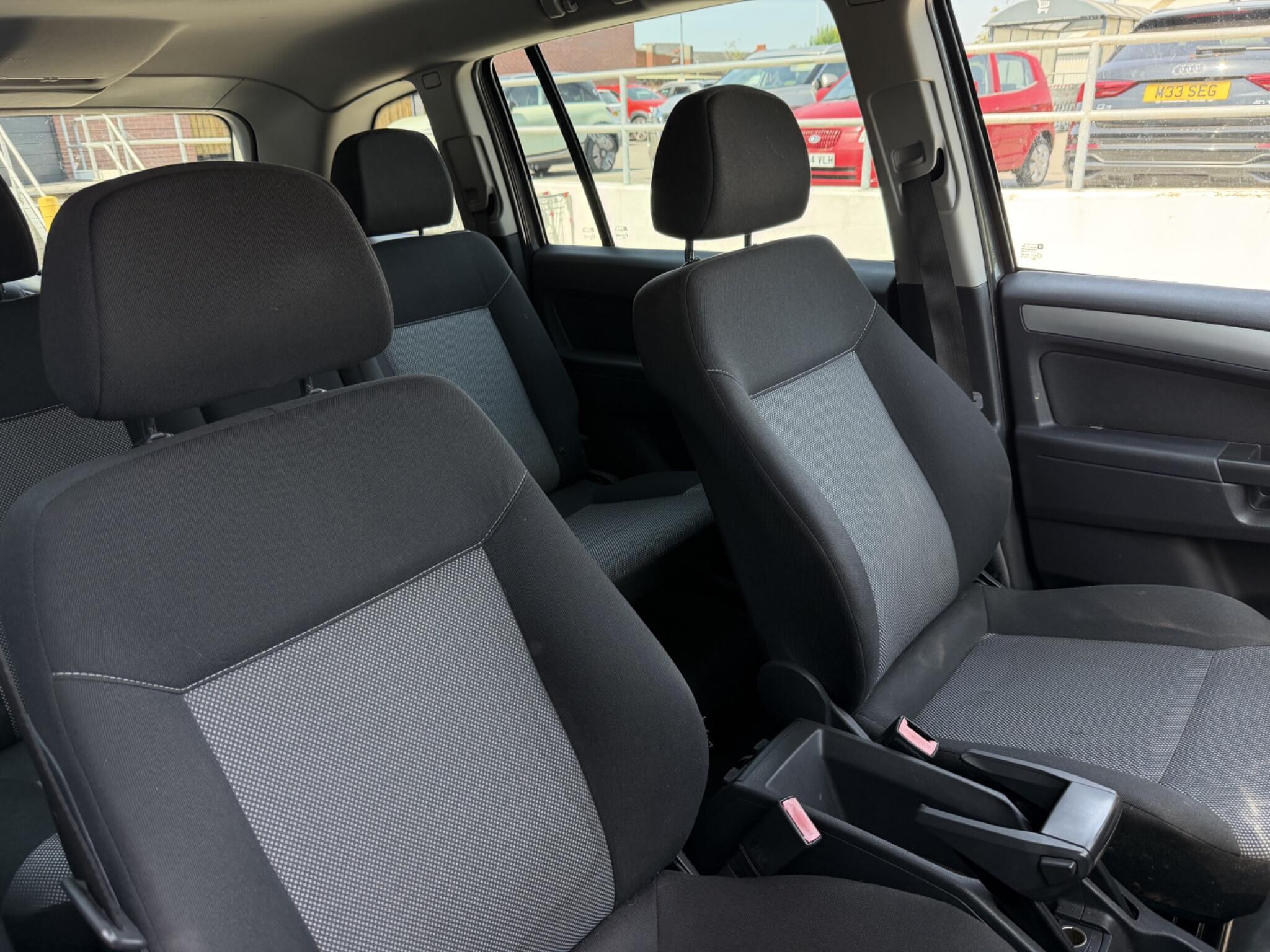 Vauxhall Zafira view 11