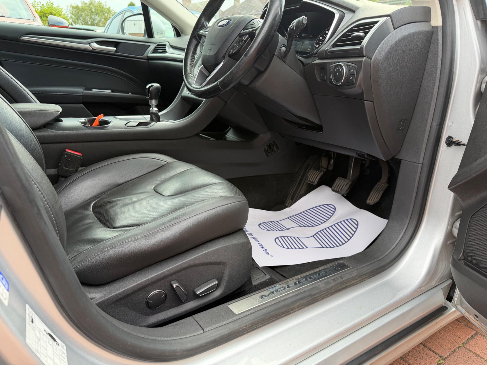 Ford Mondeo view 47