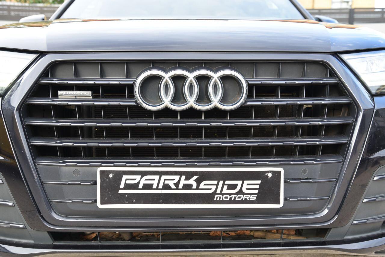 Audi Q7 view 14