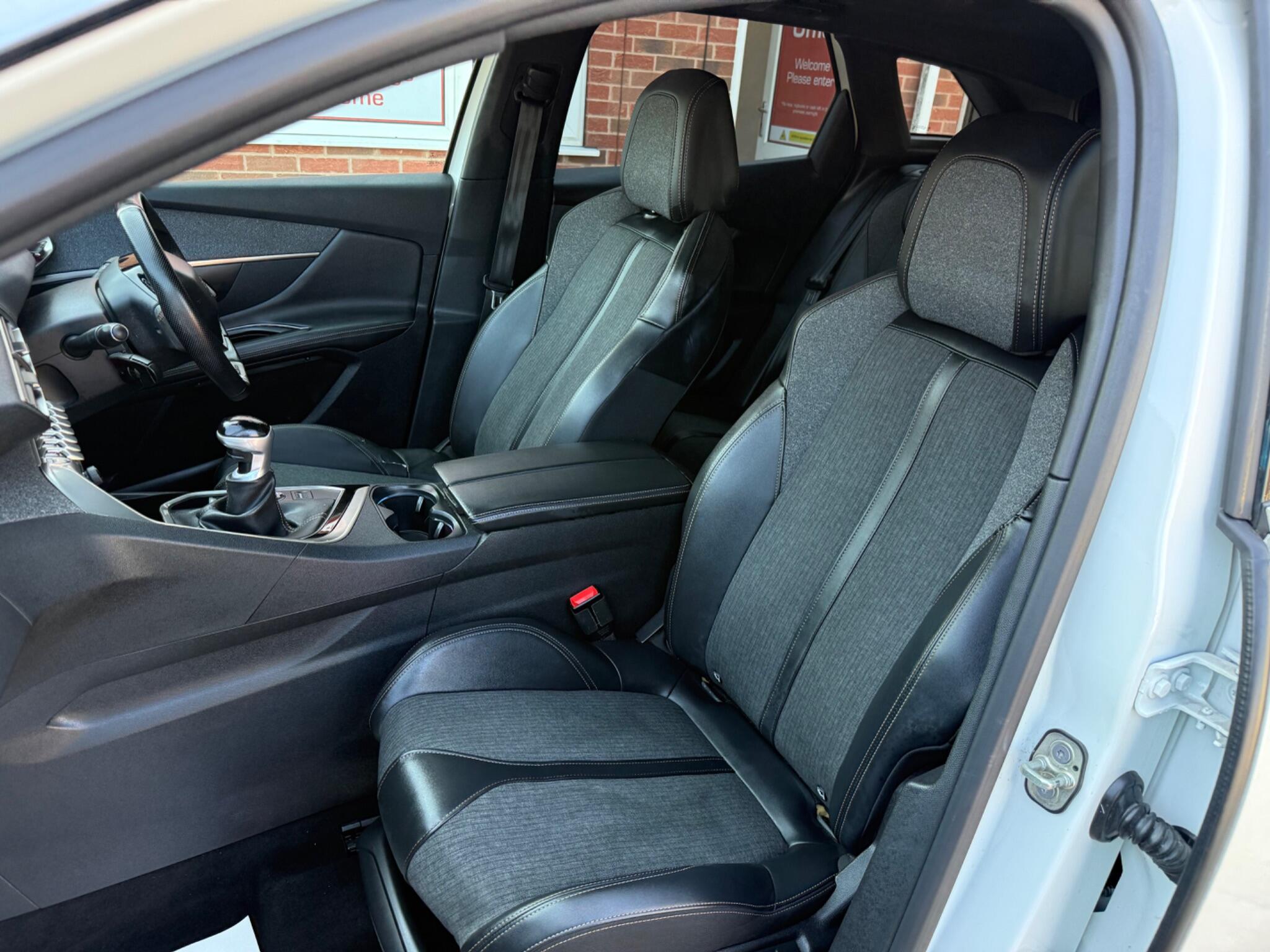 Peugeot 3008 view 22