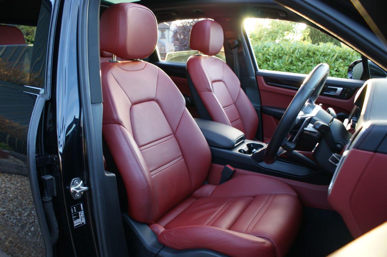 Porsche Cayenne view 45