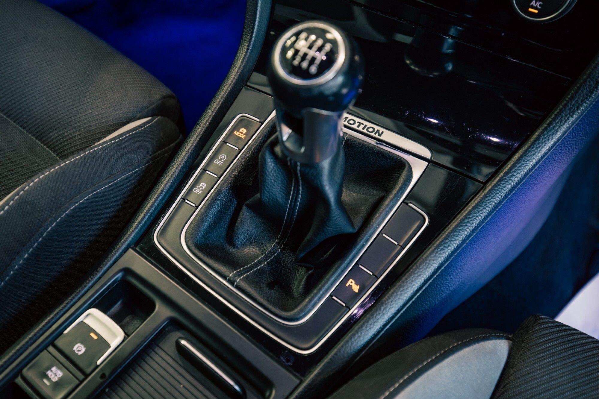 Volkswagen Golf view 18