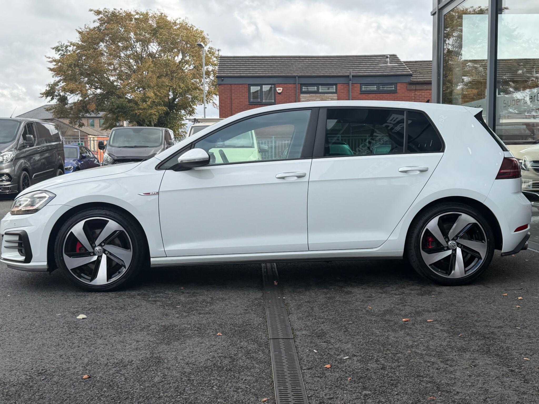 Volkswagen Golf view 5