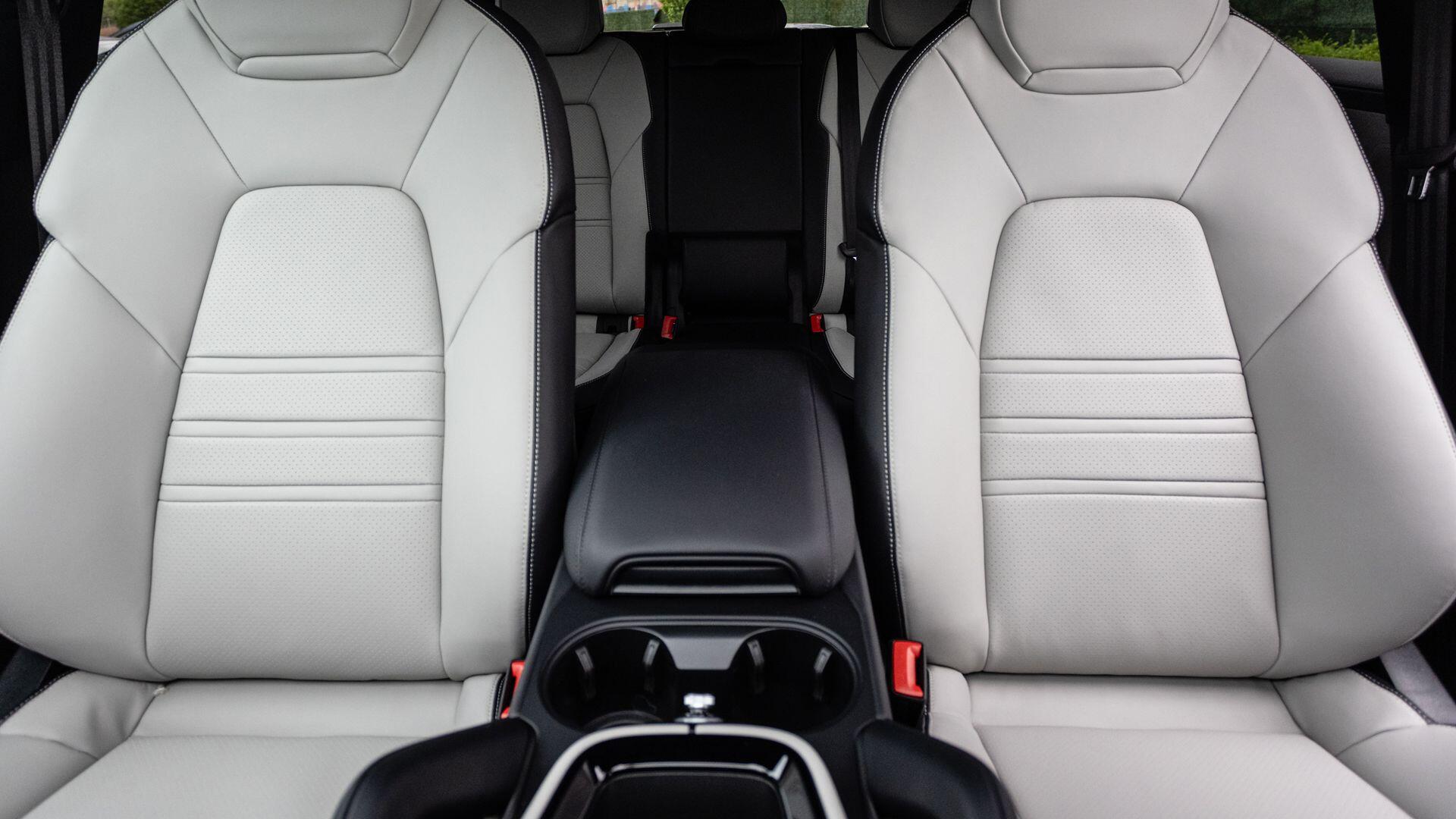 Porsche Cayenne view 33