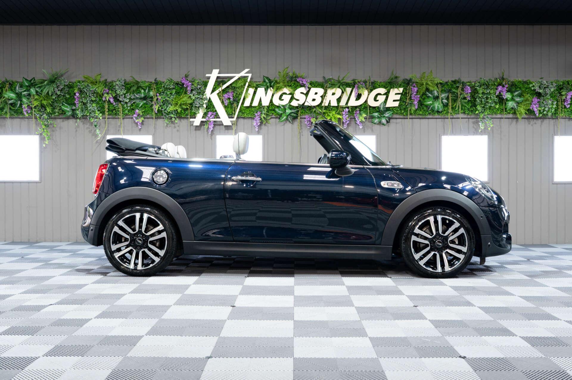 Mini Convertible view 3