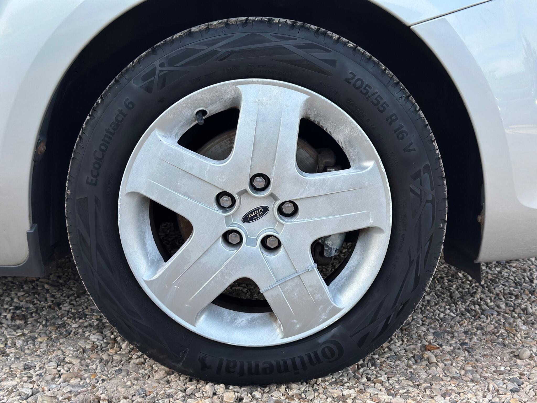 Ford Focus view 48