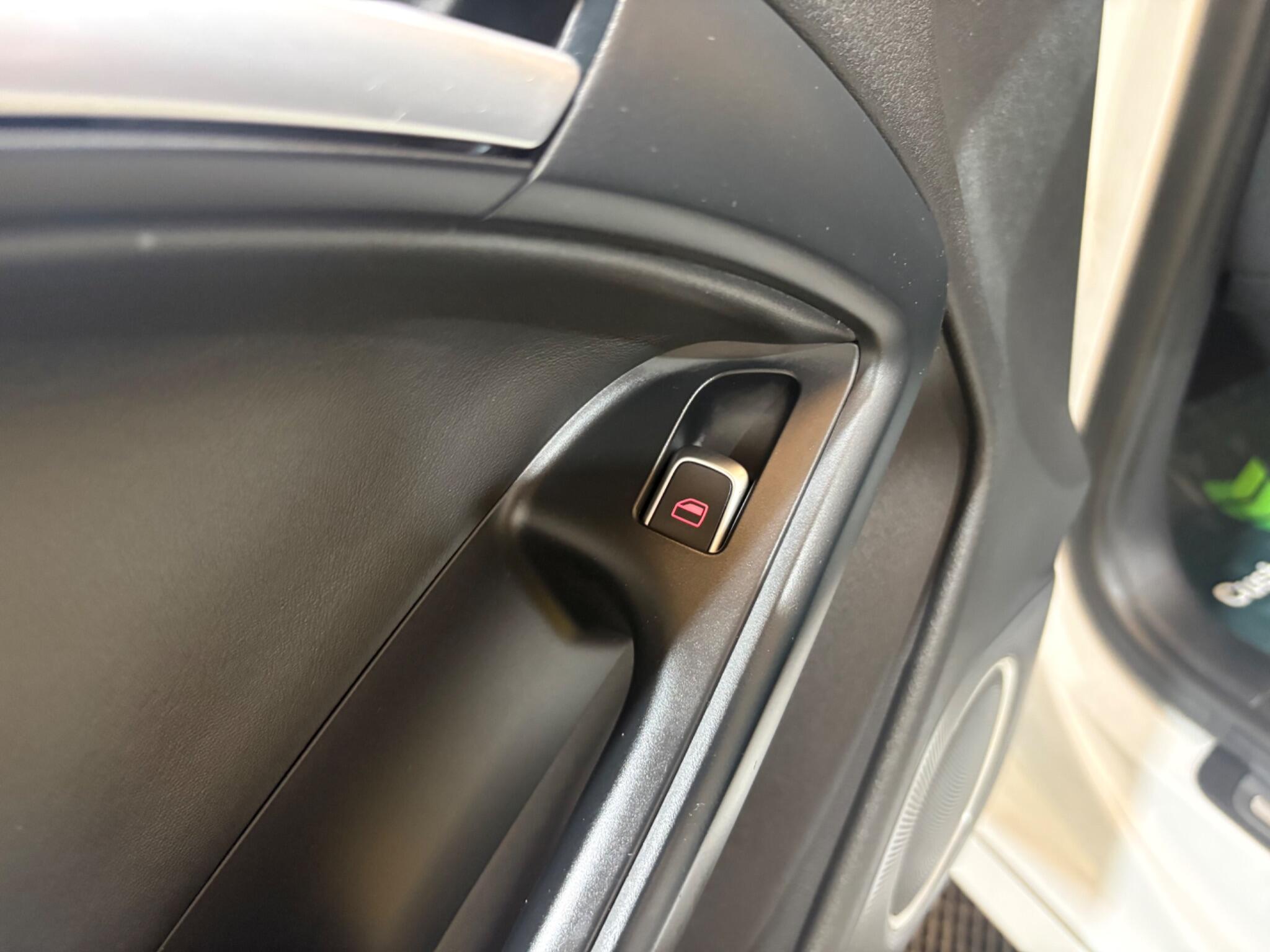 Audi A5 Cabriolet view 32