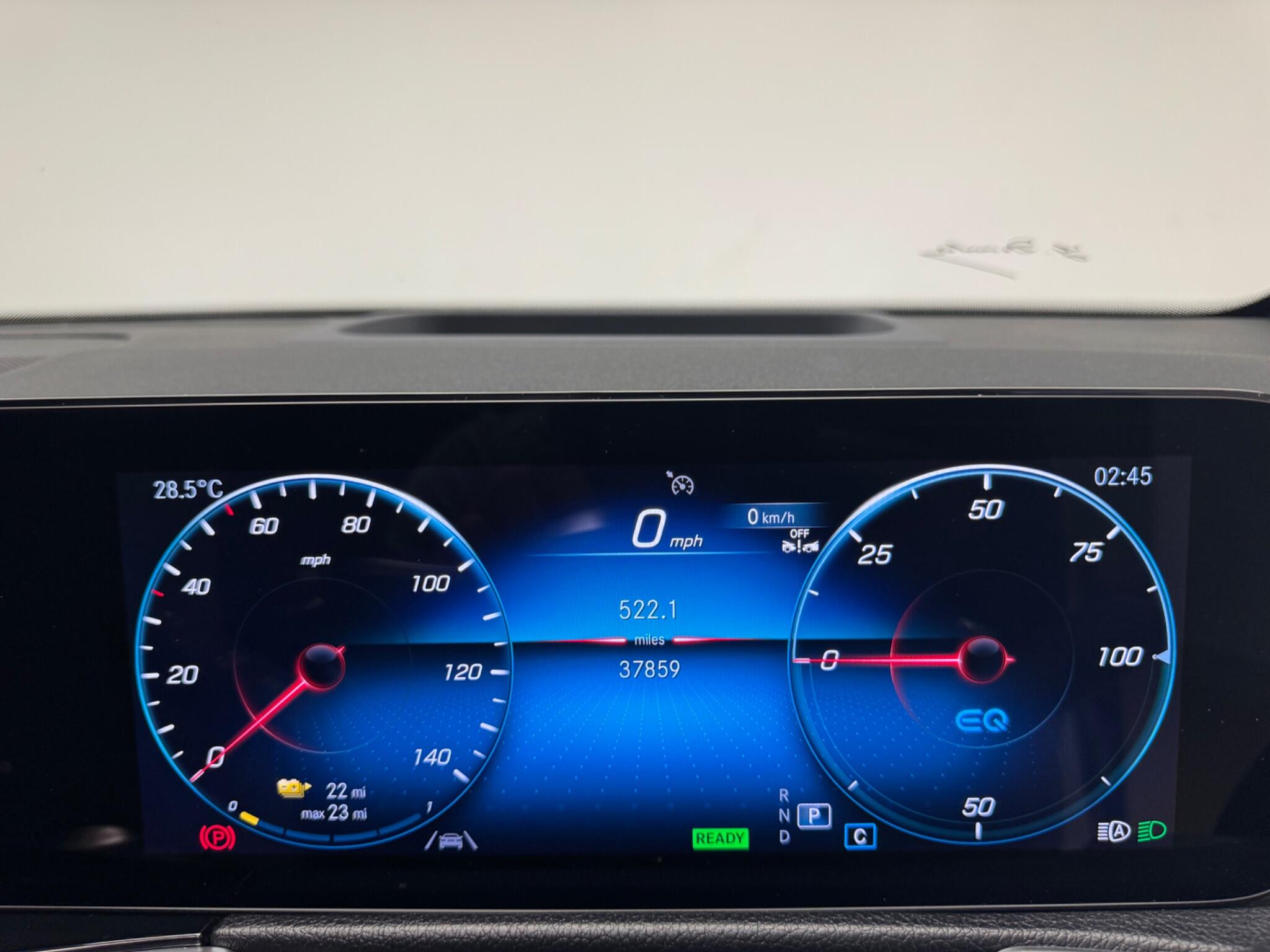 Mercedes-Benz Eqb view 25