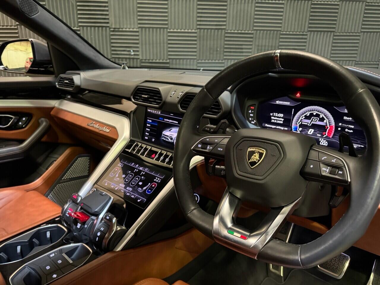 Lamborghini Urus view 20