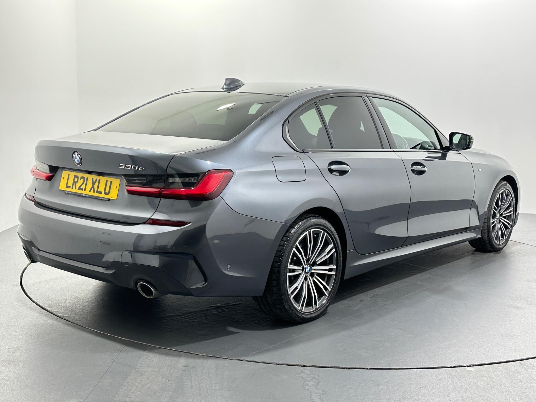 BMW 3 Series view 8
