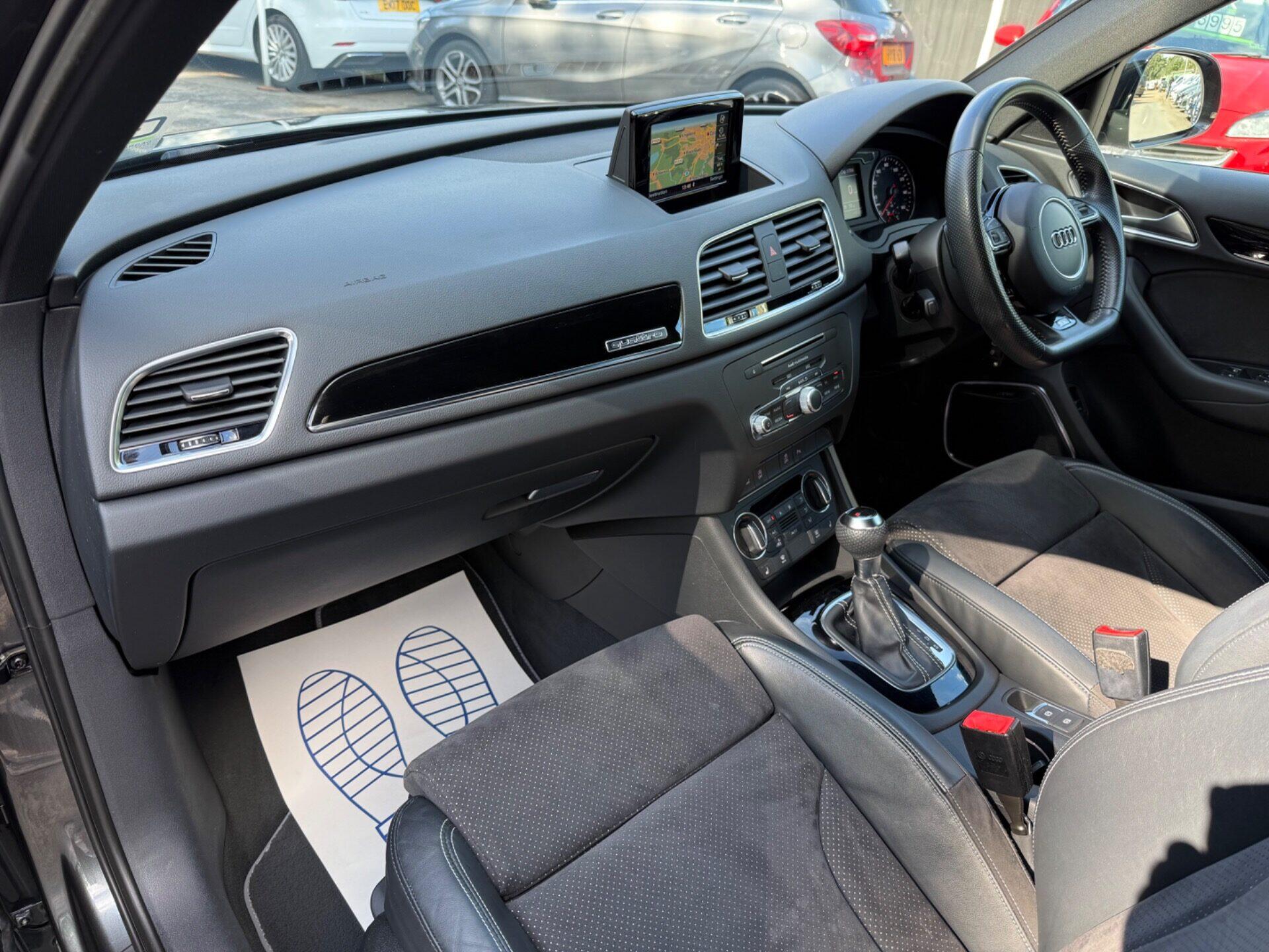 Audi Q3 view 24