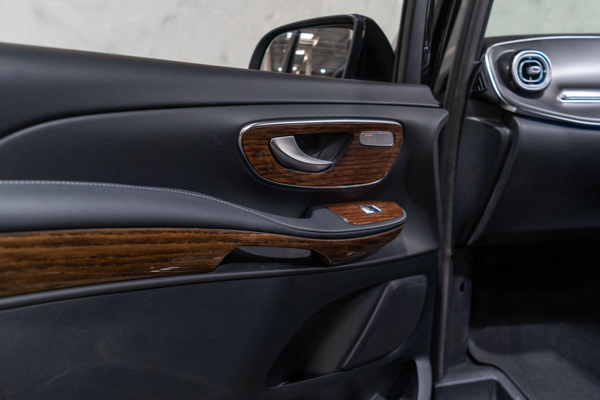 Mercedes-Benz V-Class view 40