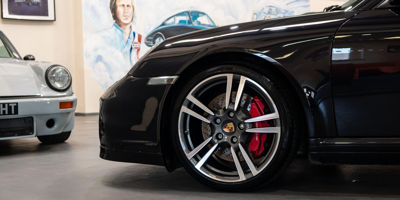 Porsche 911 view 9