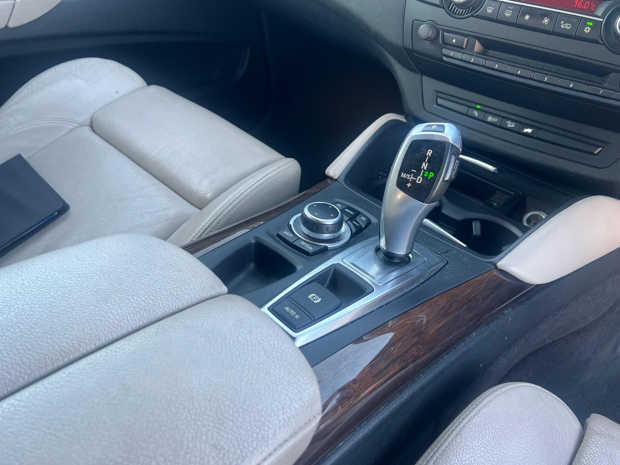 BMW X6 view 37