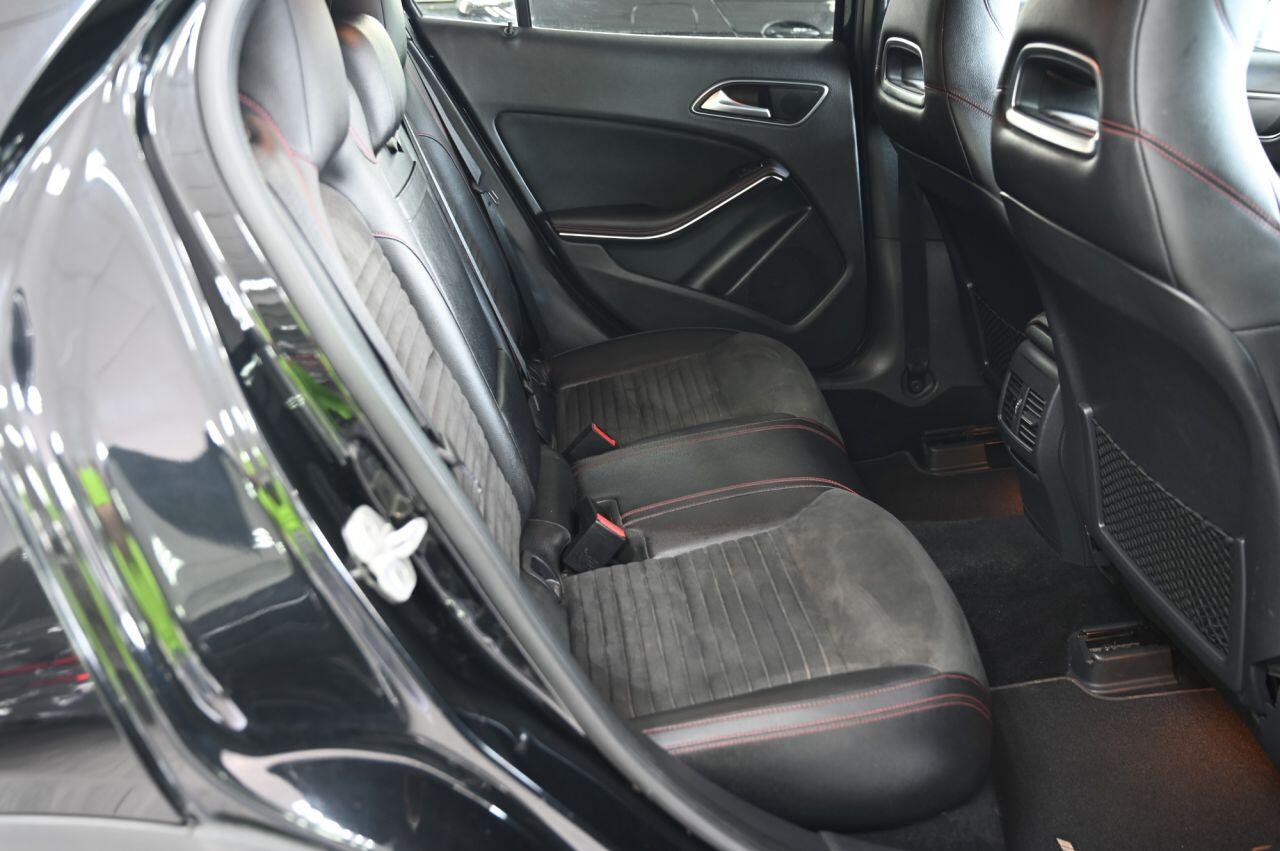 Mercedes-Benz Gla view 16