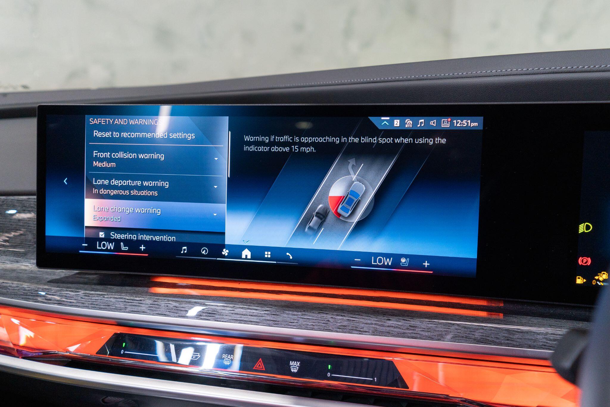 BMW 7 Series view 23