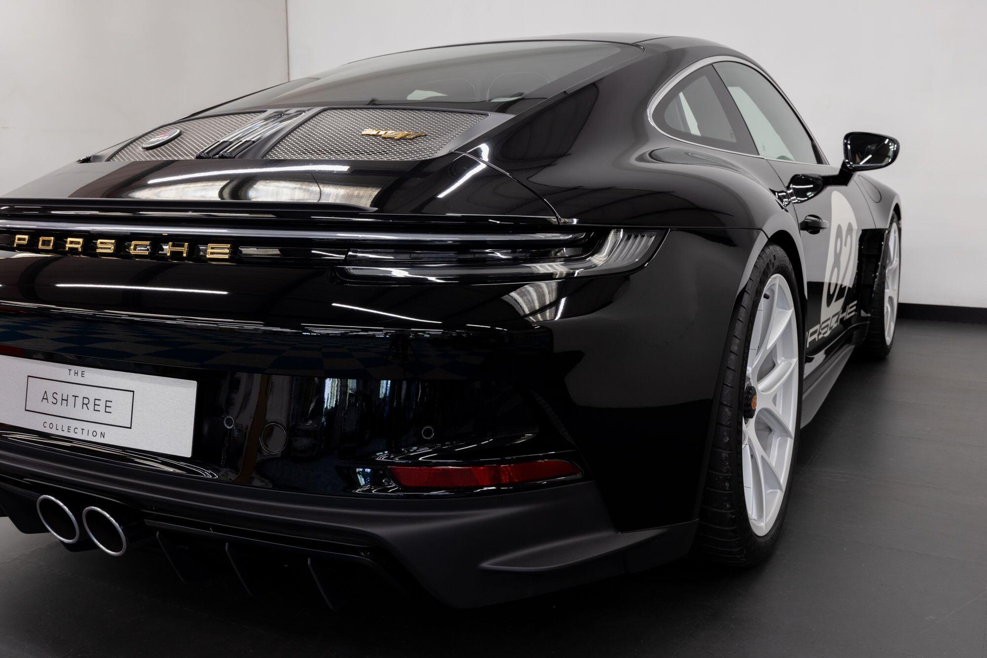 Porsche 911 view 13