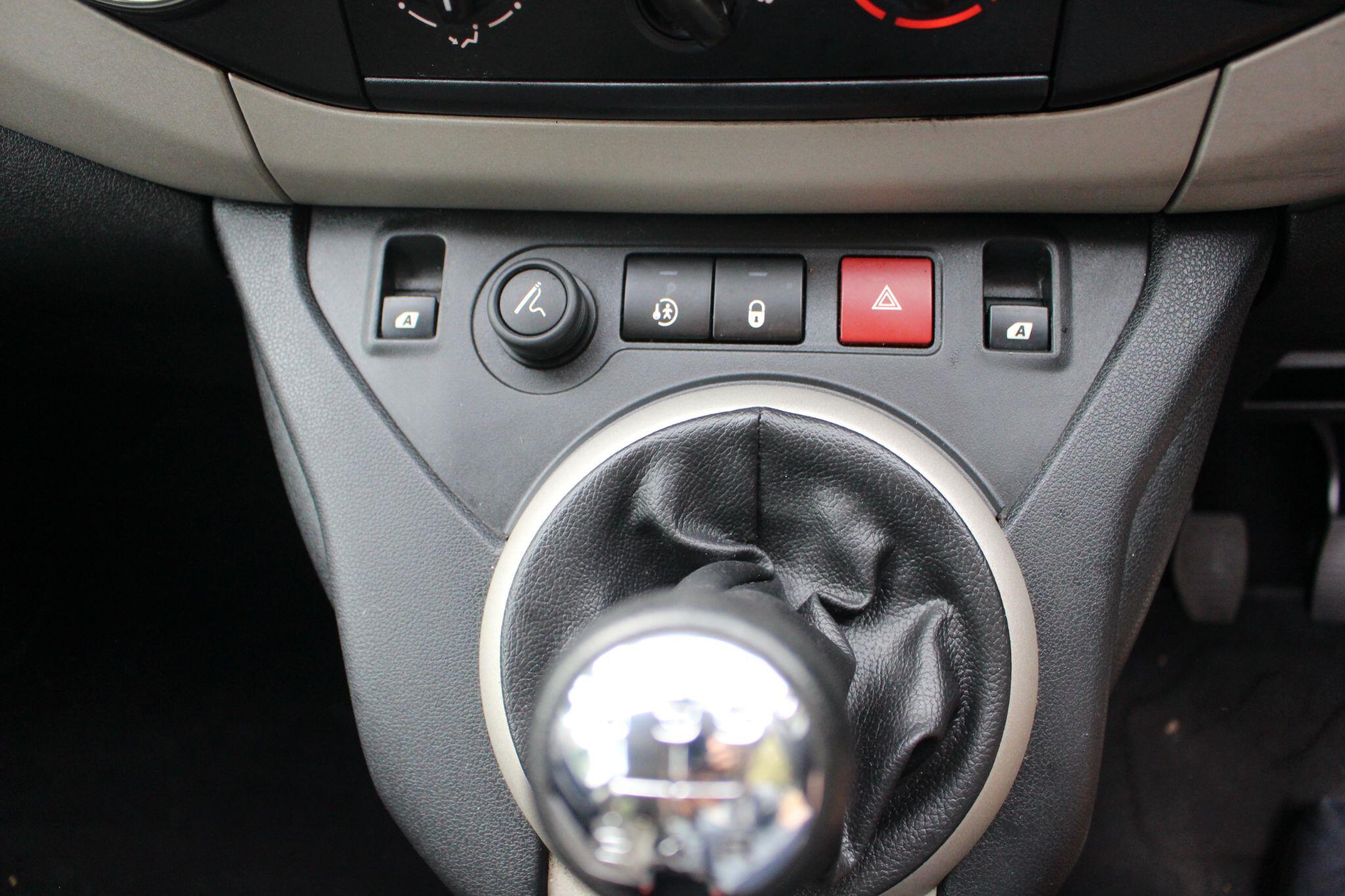 Peugeot Partner Tepee view 32