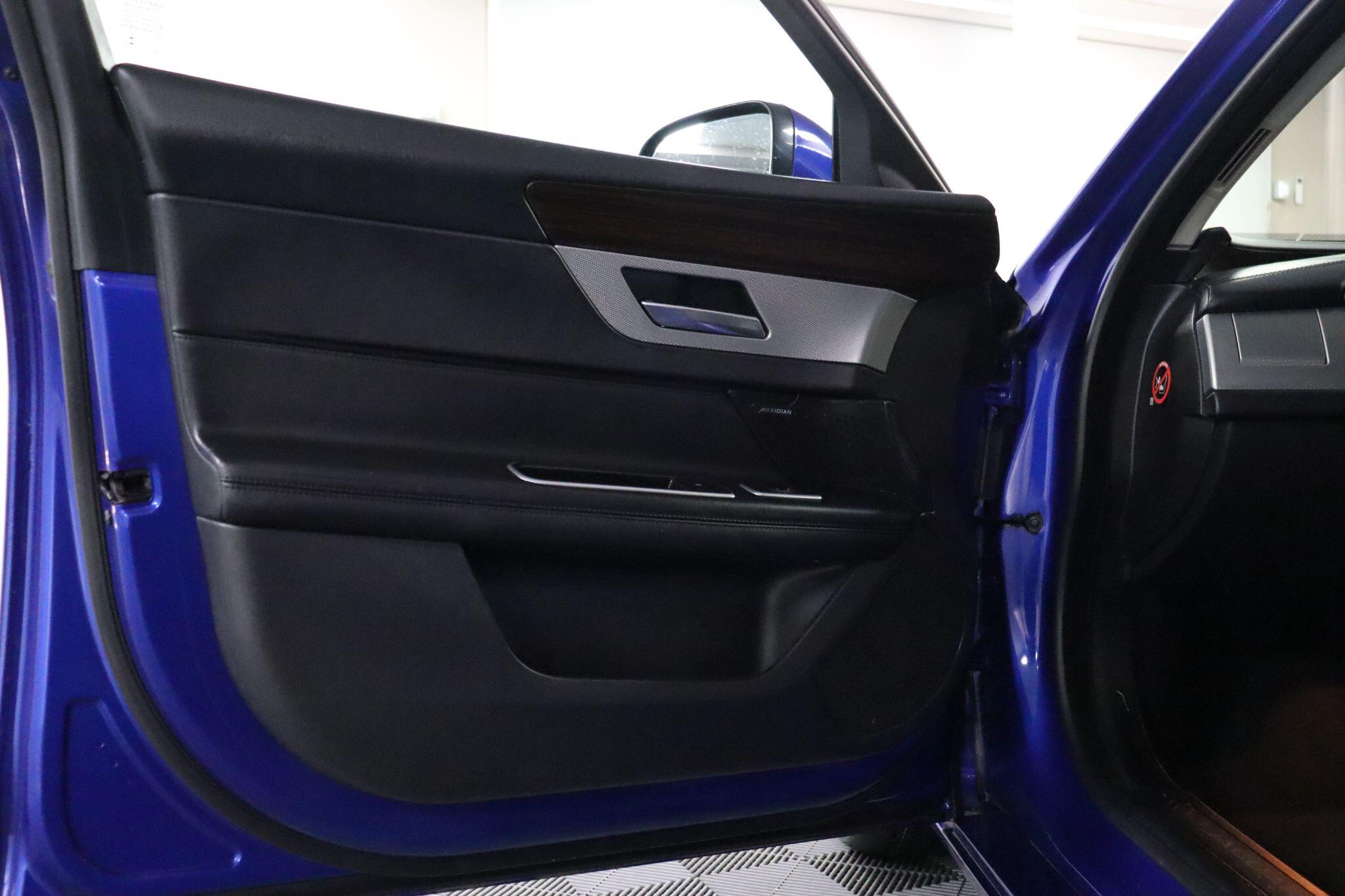 Jaguar XF view 44