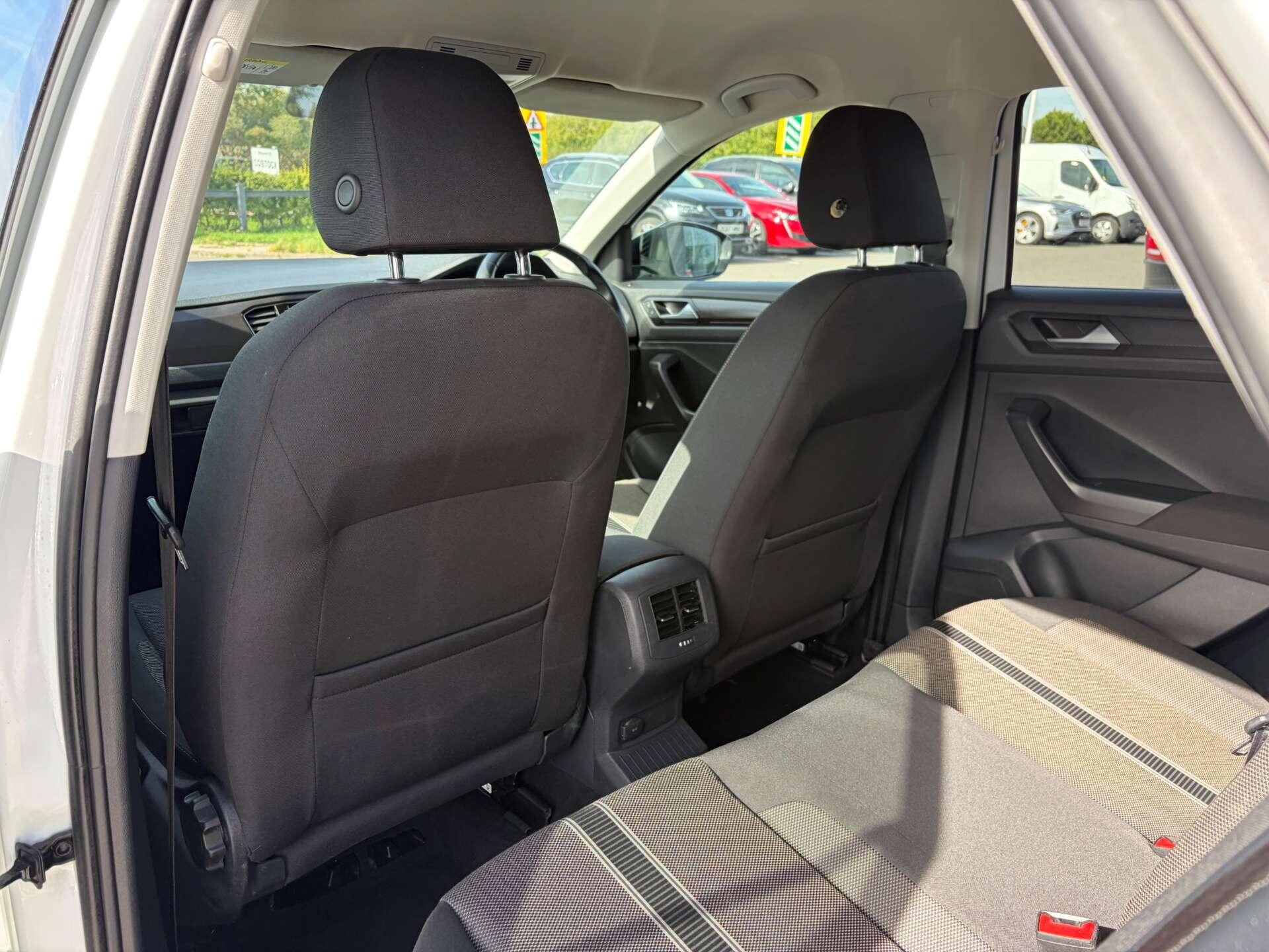 Volkswagen T-Roc view 22