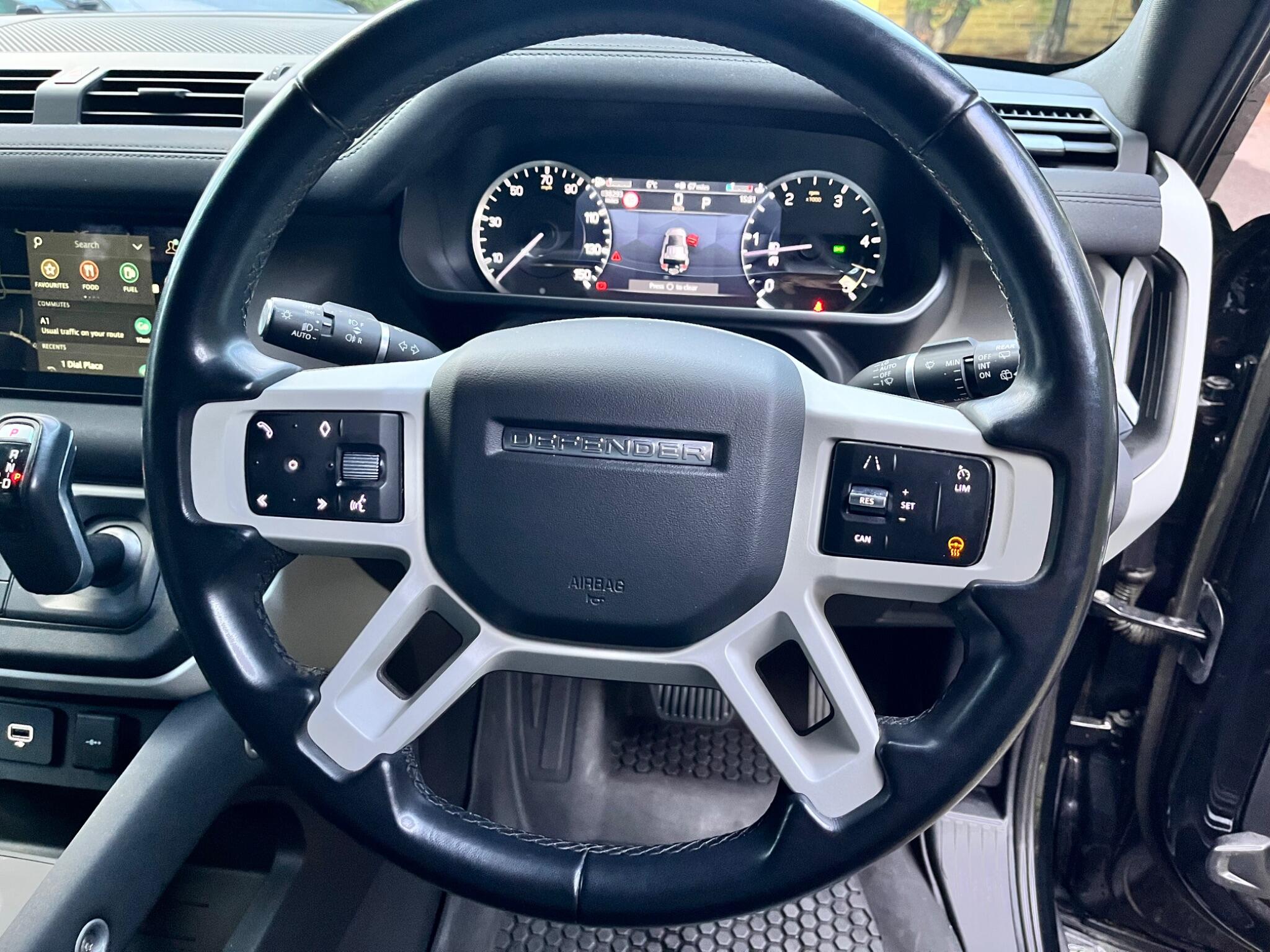 Land Rover Defender view 30