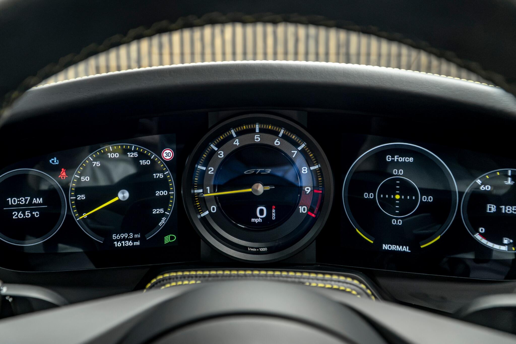 Porsche 911 view 35