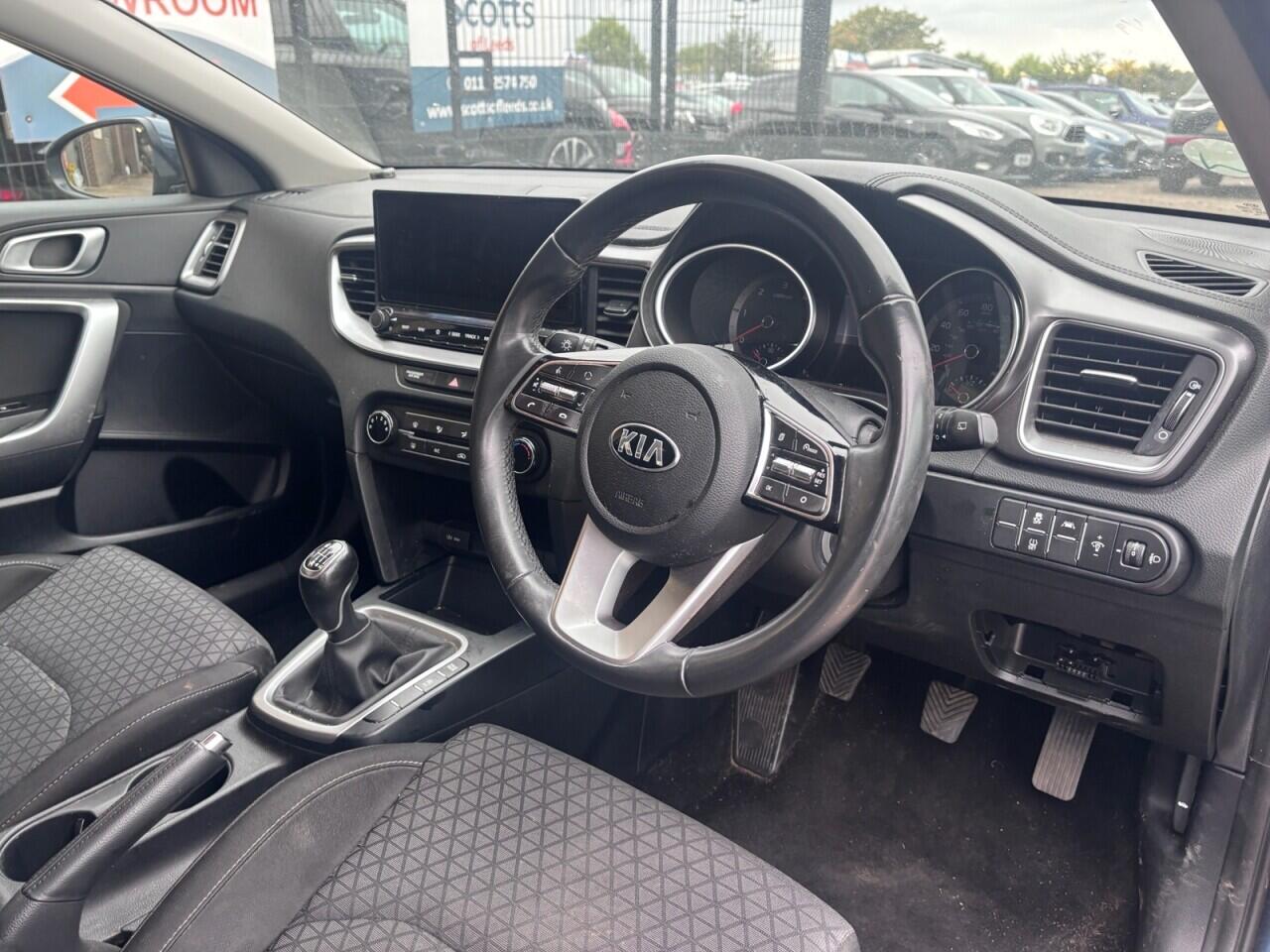 Kia Ceed view 9