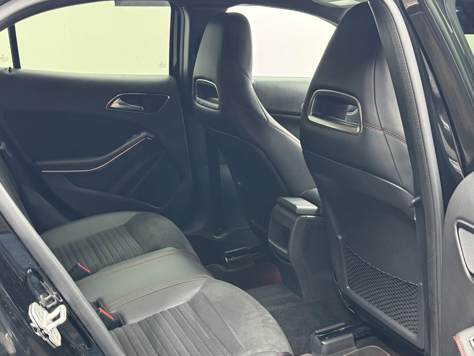 Mercedes-Benz GLA view 31
