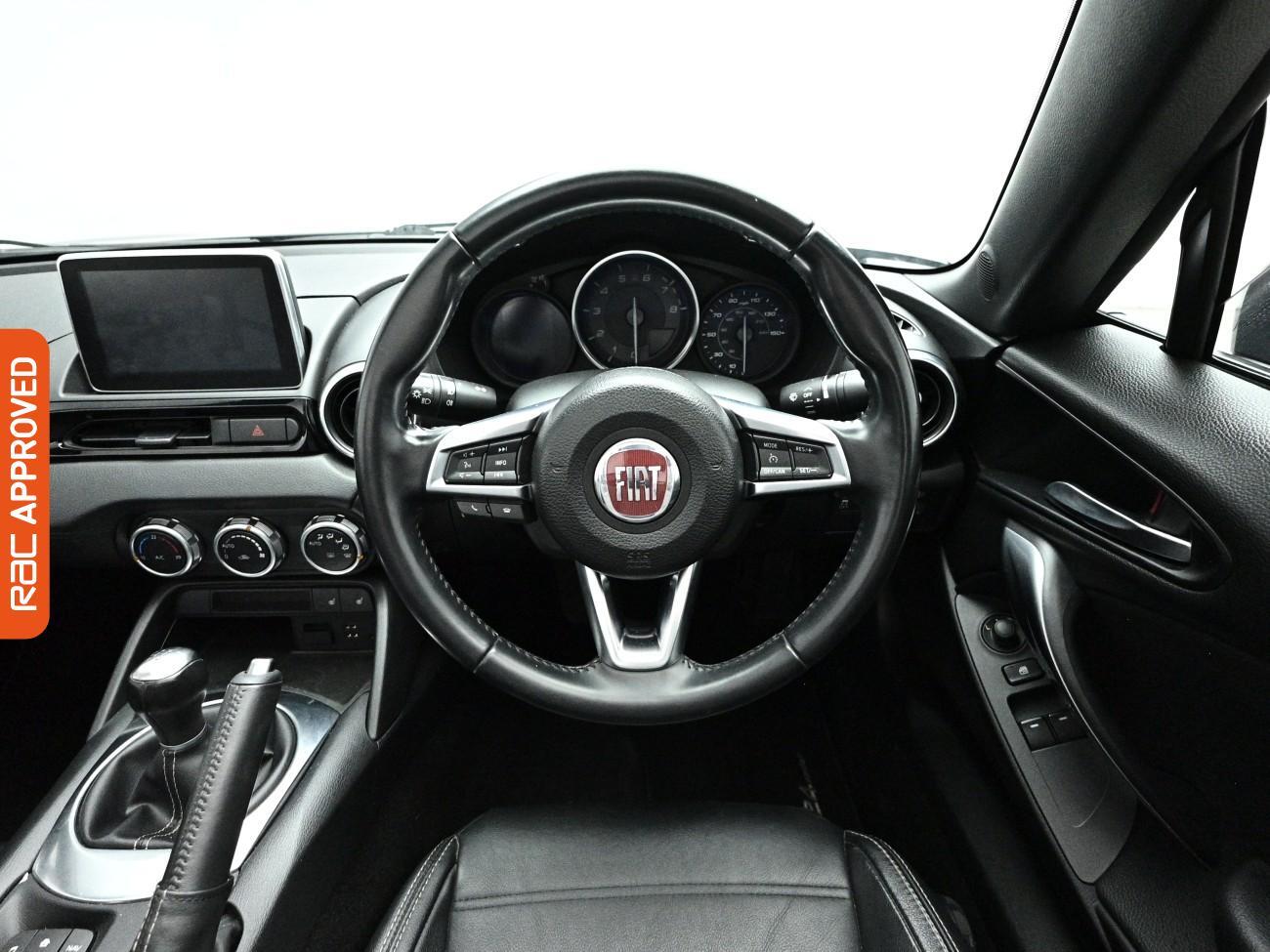 Fiat 124 Spider view 9