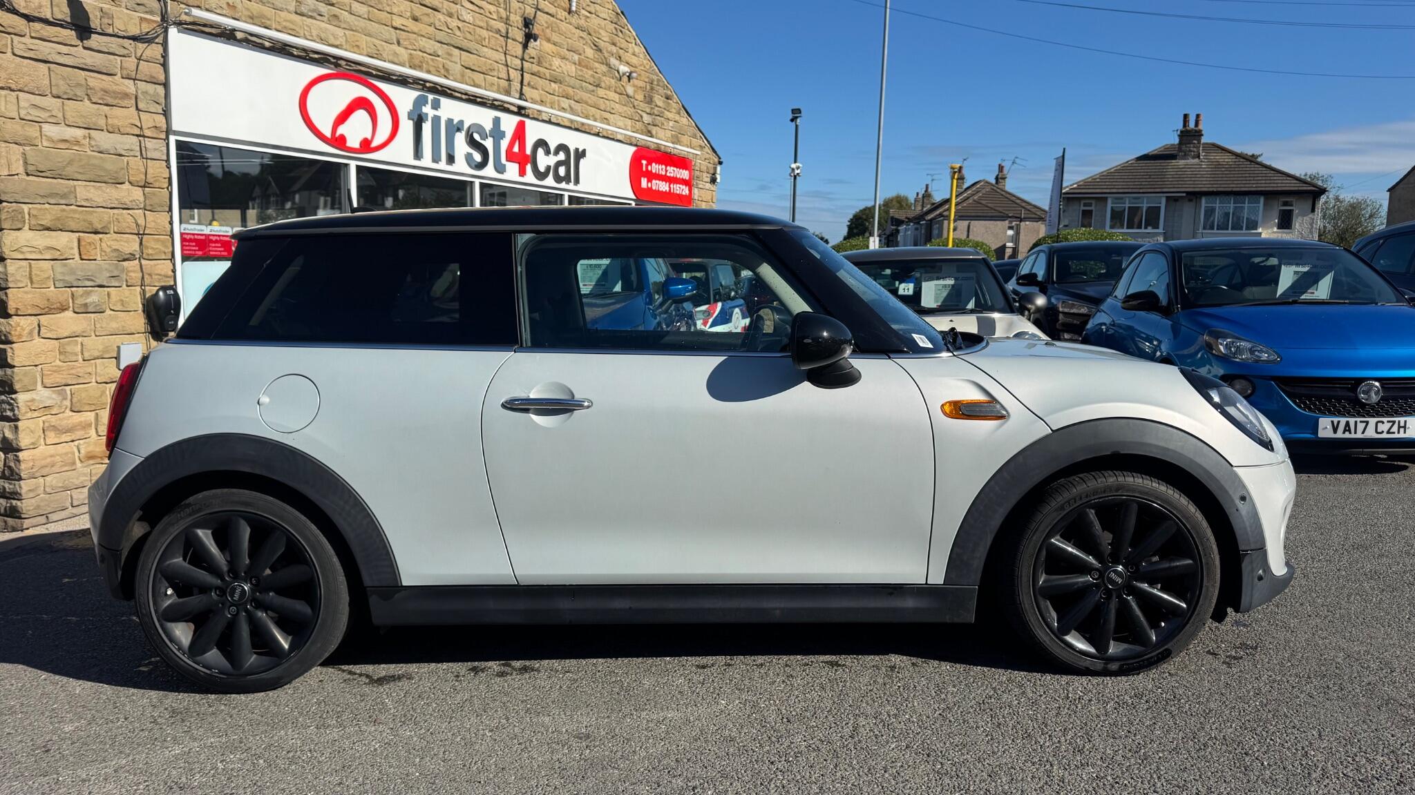 Mini Hatch view 6