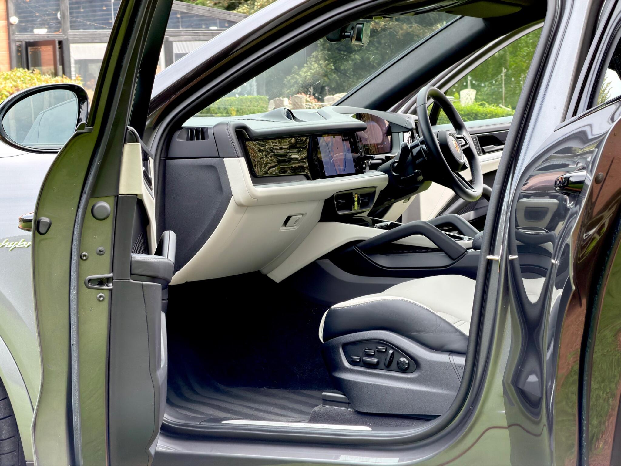 Porsche Cayenne view 18