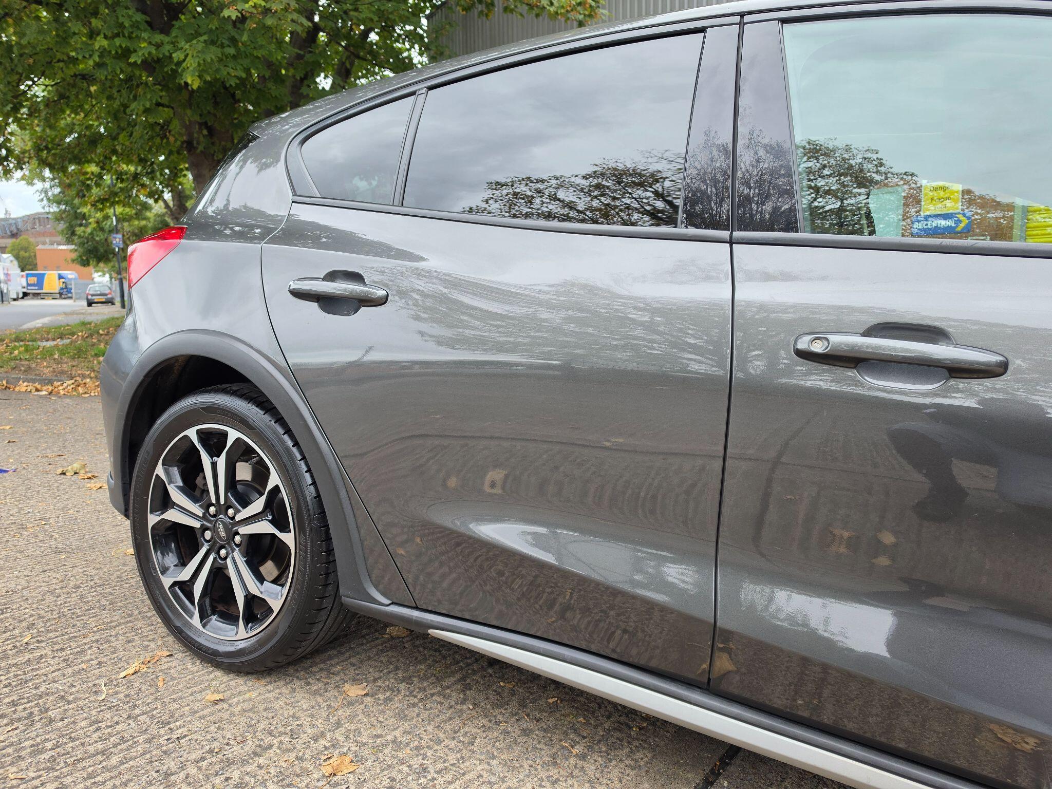 Ford Focus view 4