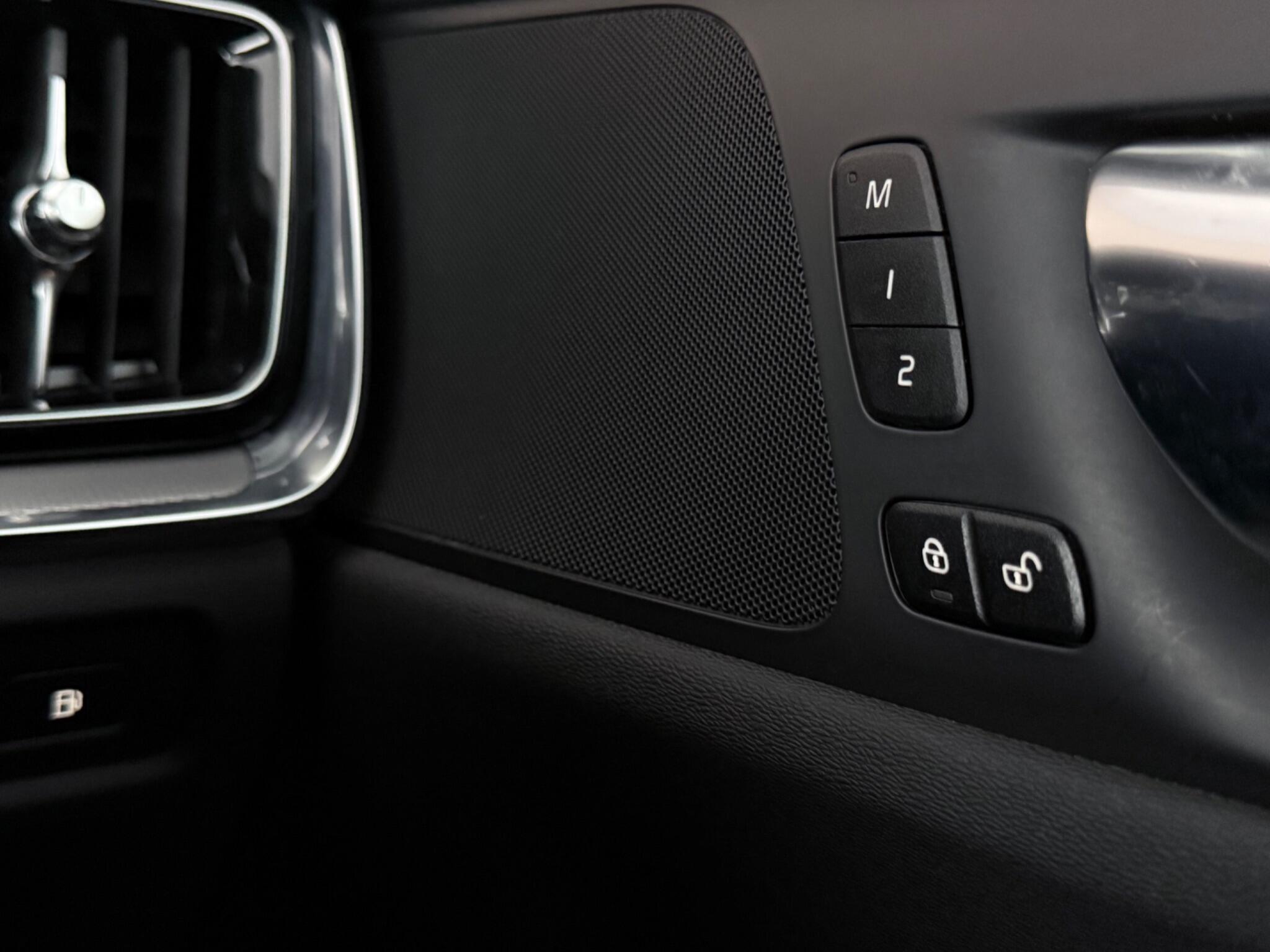 Volvo S60 view 20