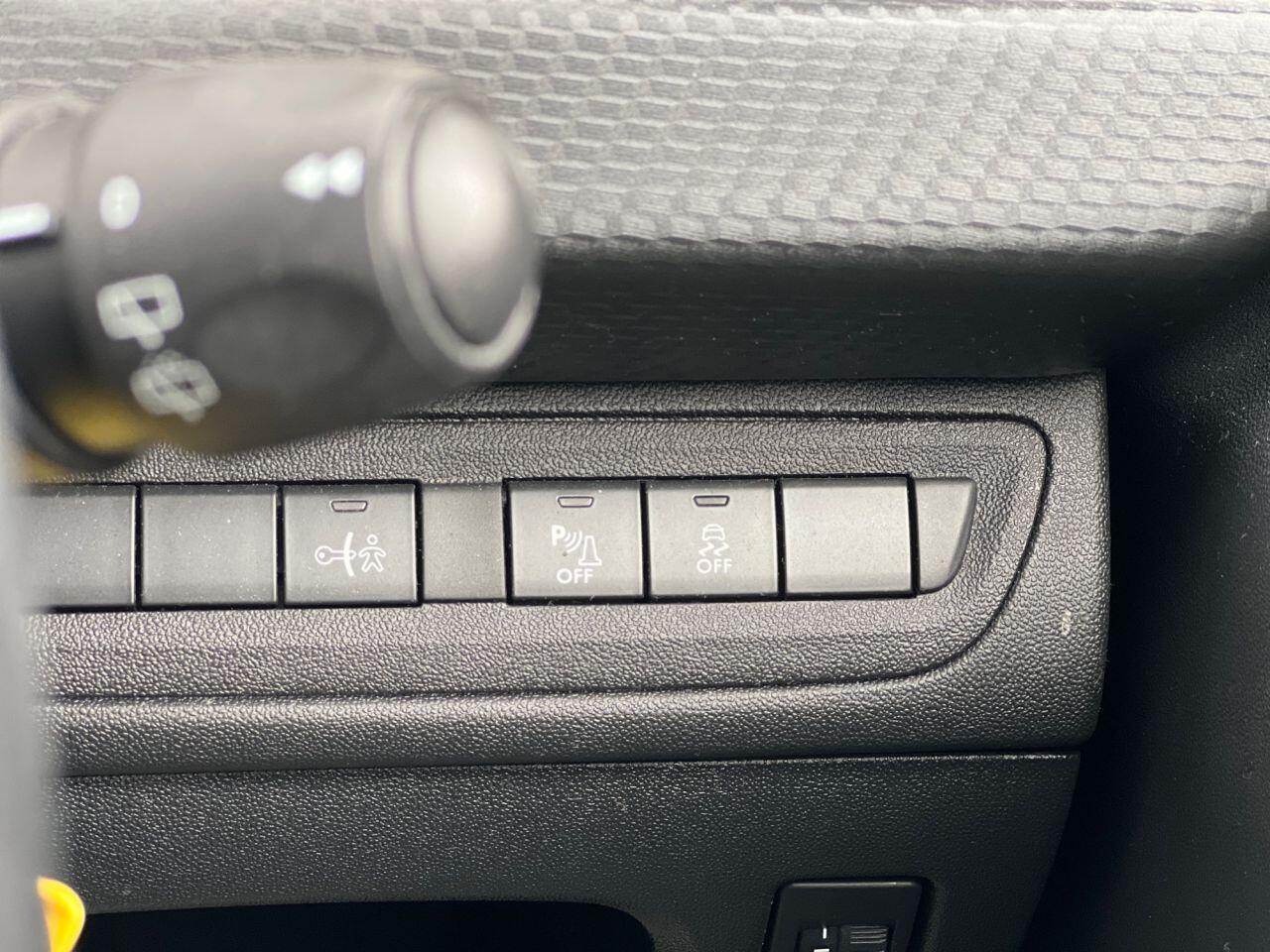 Peugeot 208 view 22