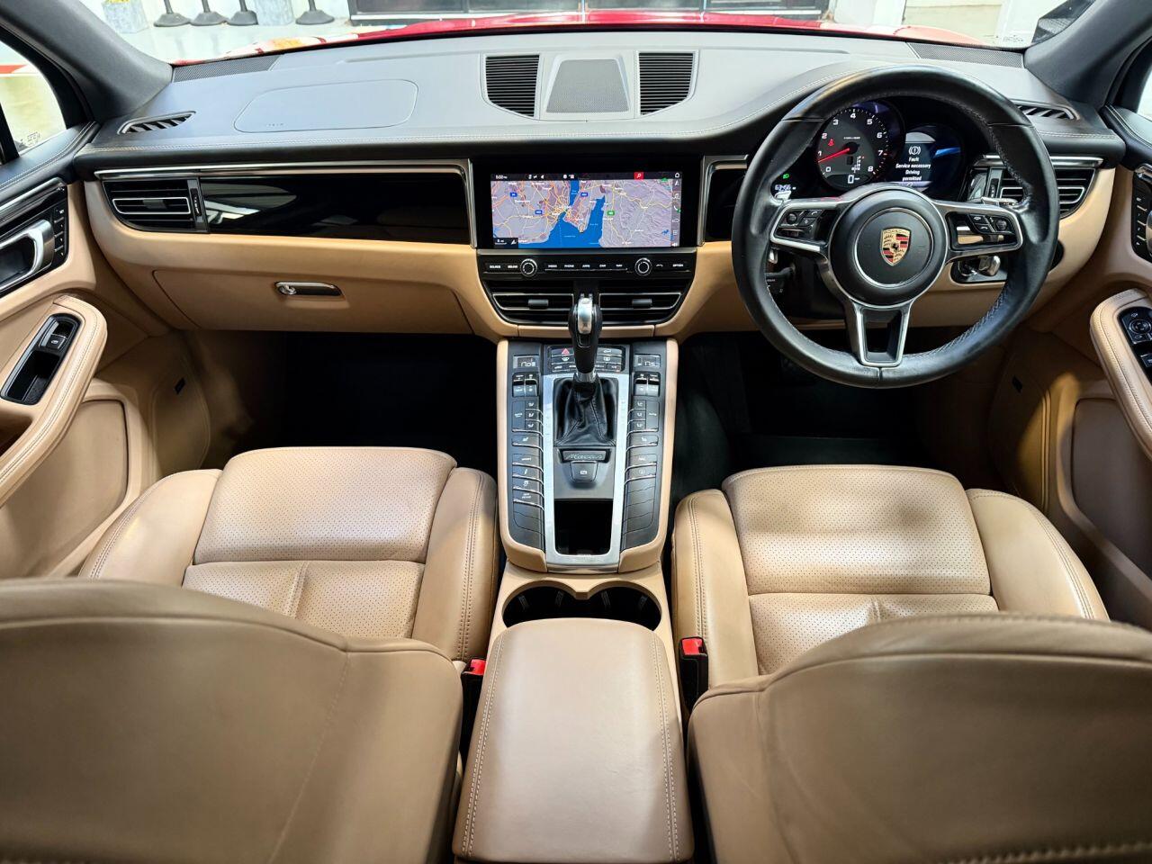 Porsche Macan view 34