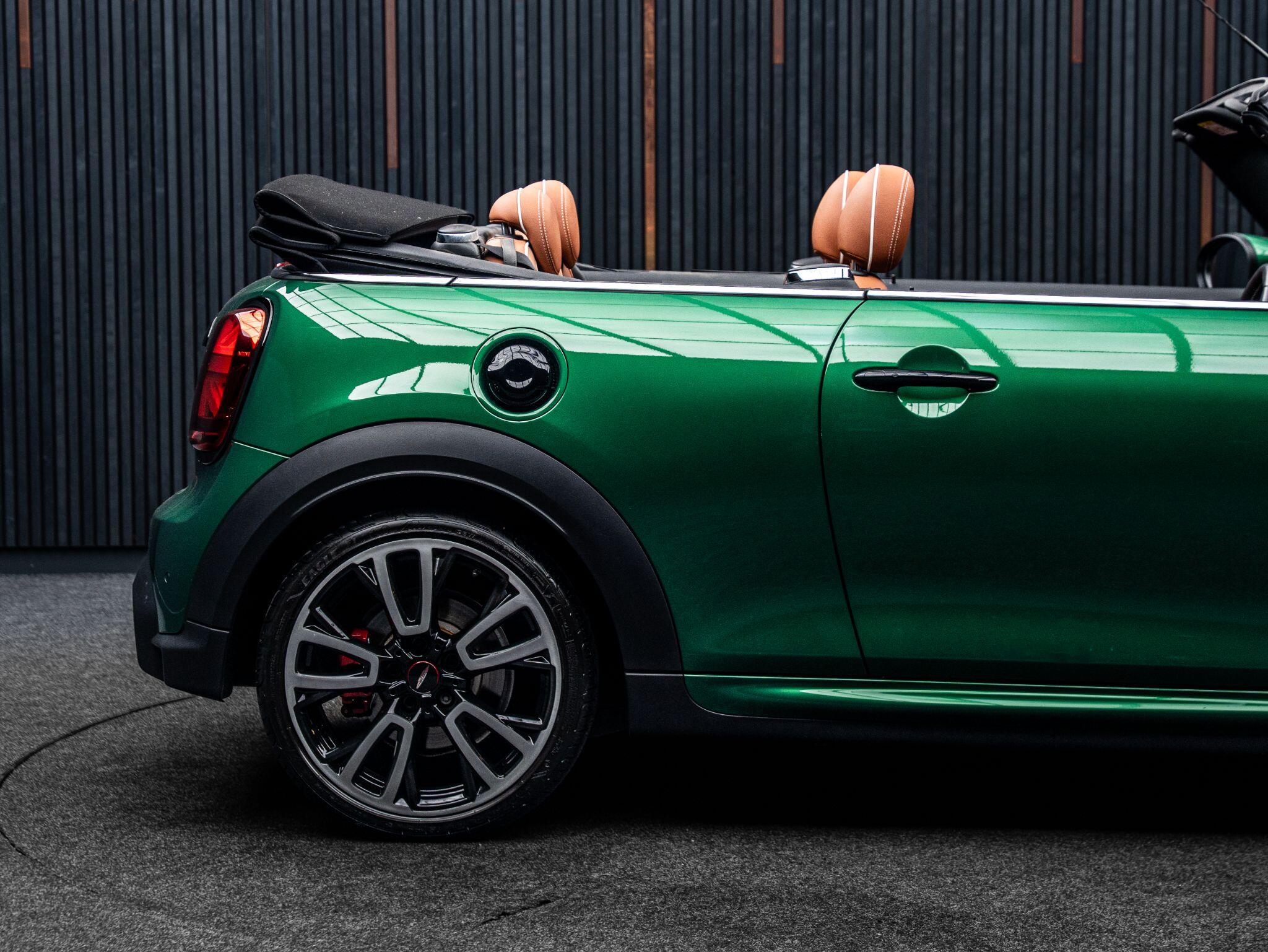 Mini Convertible view 21